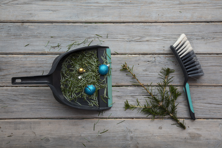 Christmas cleaning: don't forget to sweep the fallen needles