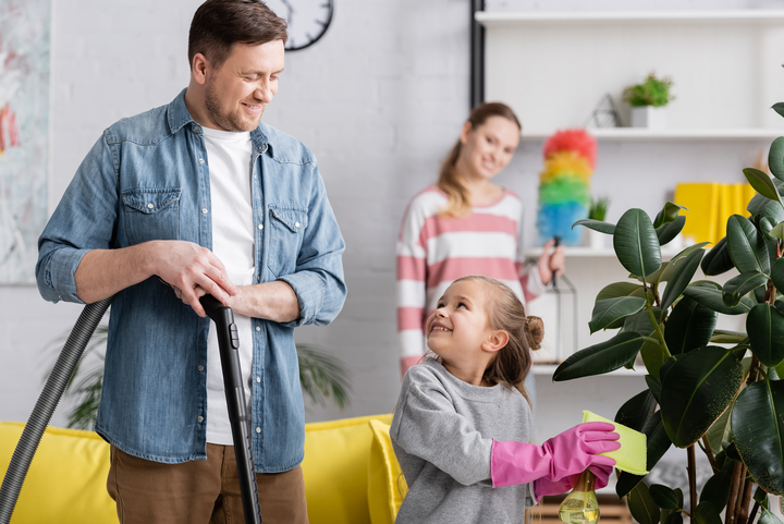 Realistic cleaning schedule for working moms. The family can help
