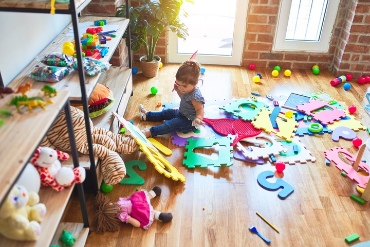 Purging toys is a necessity not to be snowed under with them.