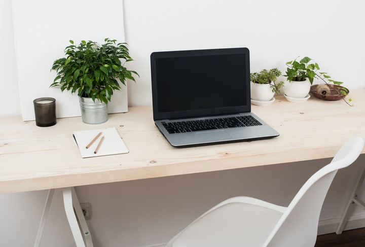 Your filing system for home helps you keep your desk tidy.