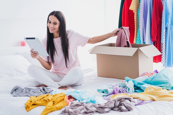 A simple checklist will help you declutter faster